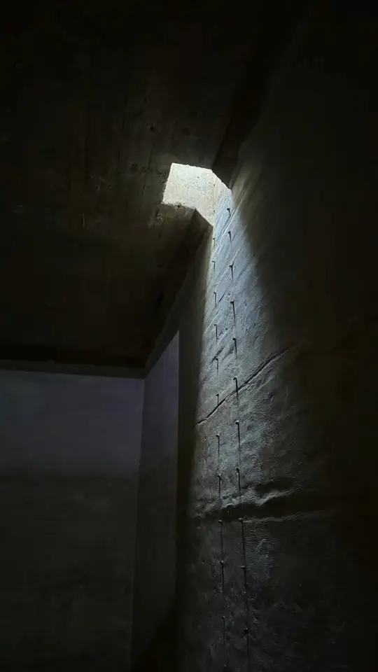하늘과 시인의 삶을 담은 우물이 된 아파트 물탱크