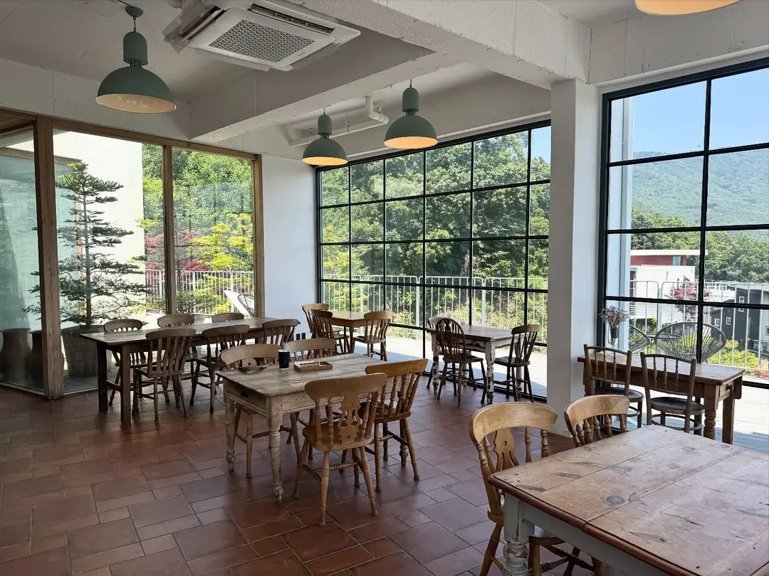 빛으로 가득찬 실존적 순례의 공간, 사진 4/12