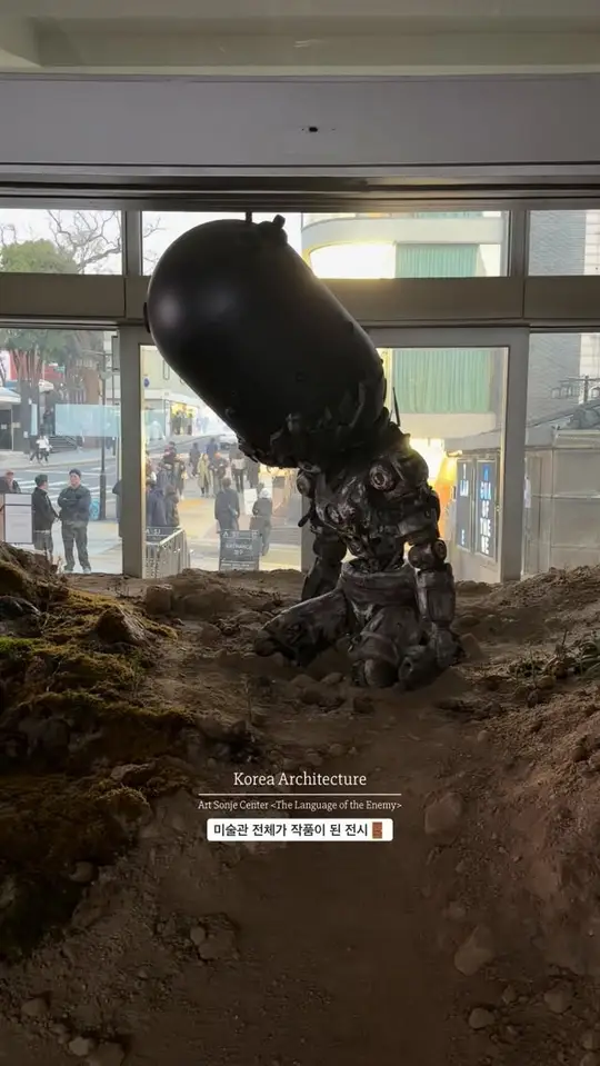 건축을 해체하고 마주하게 되는 전시