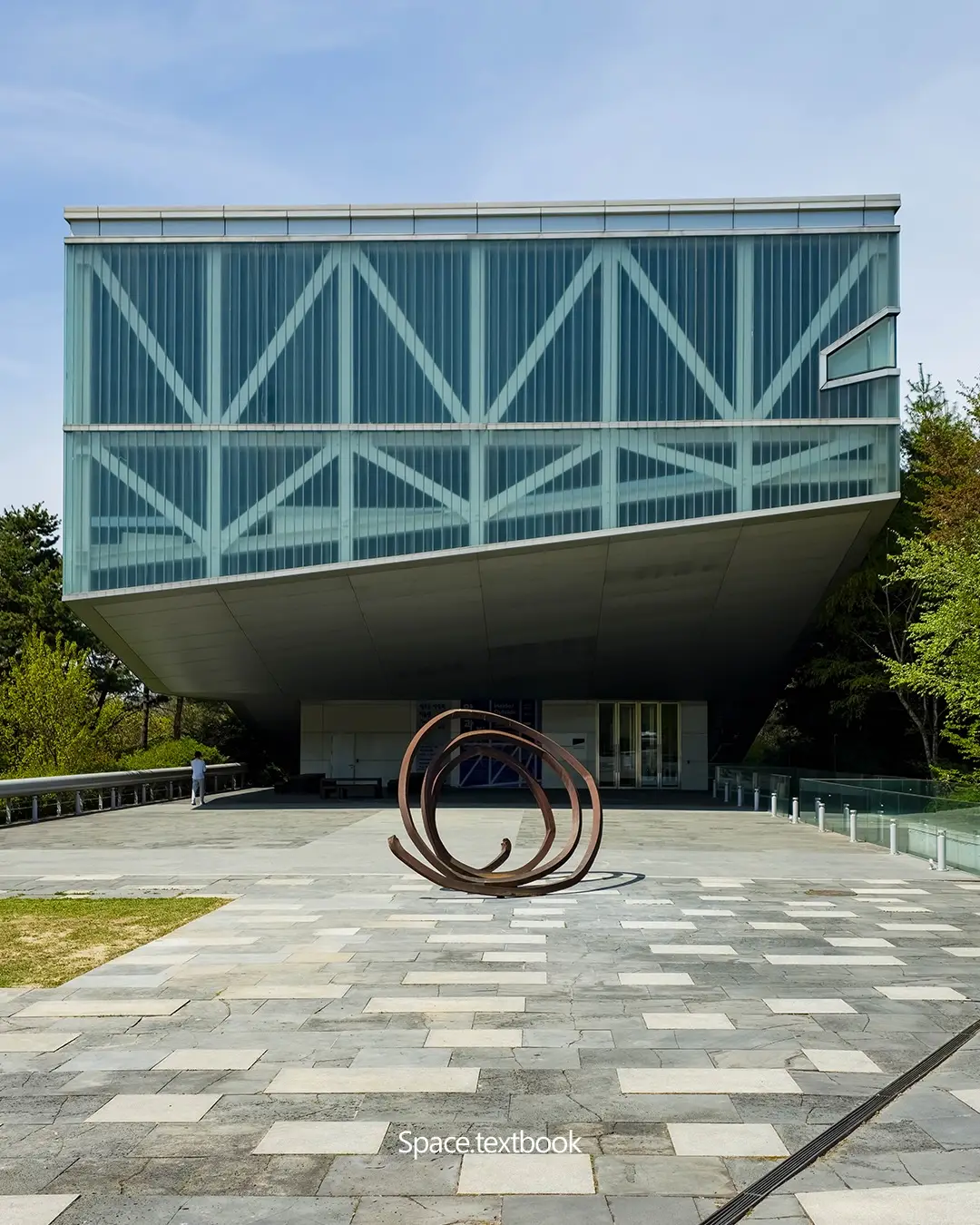 대학교와 도시를 연결하는 미술관, 사진 14/16